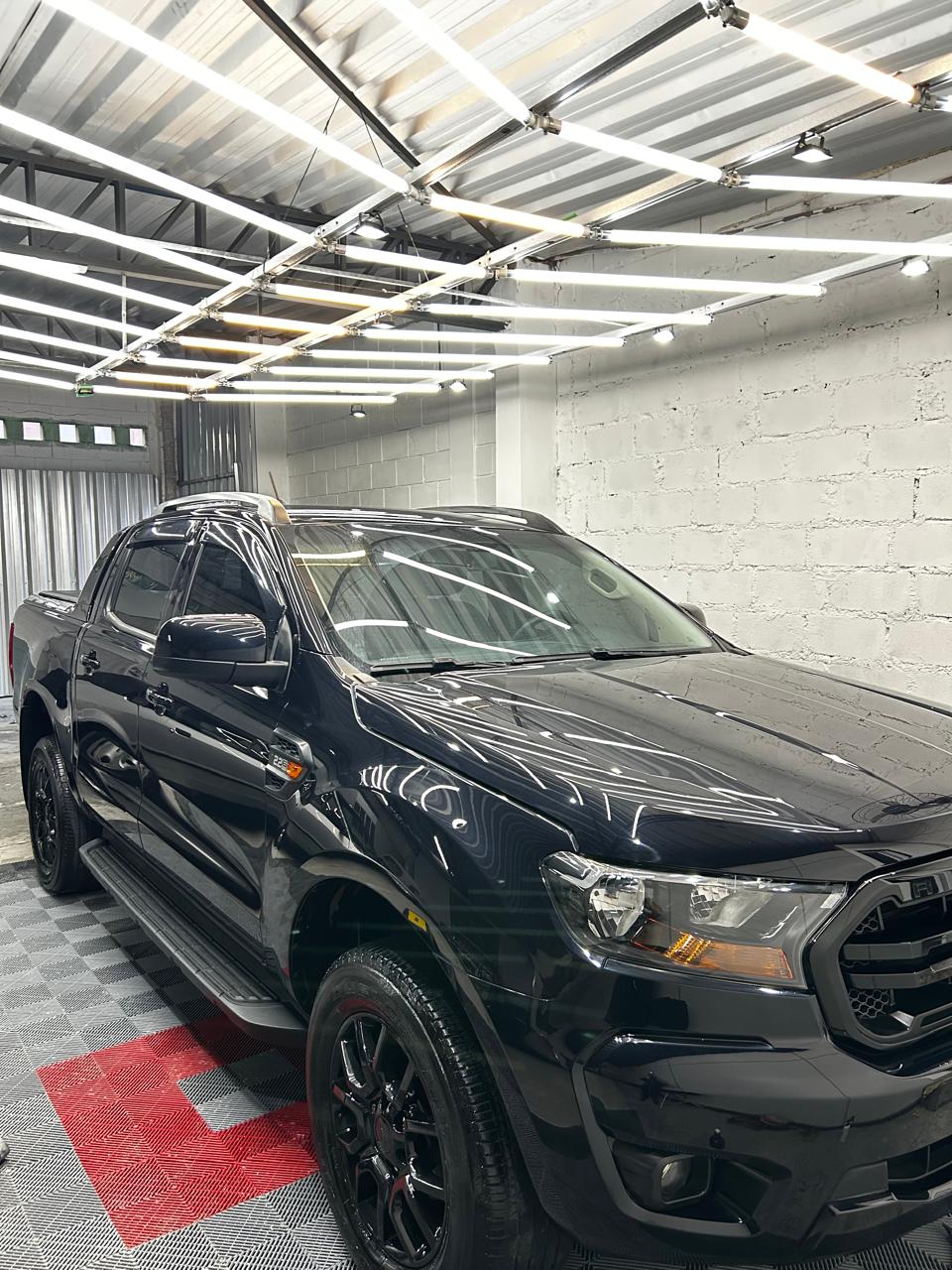 Ford Ranger preta com pintura polida e vitrificada no HP Studio Automotivo, Sorocaba
