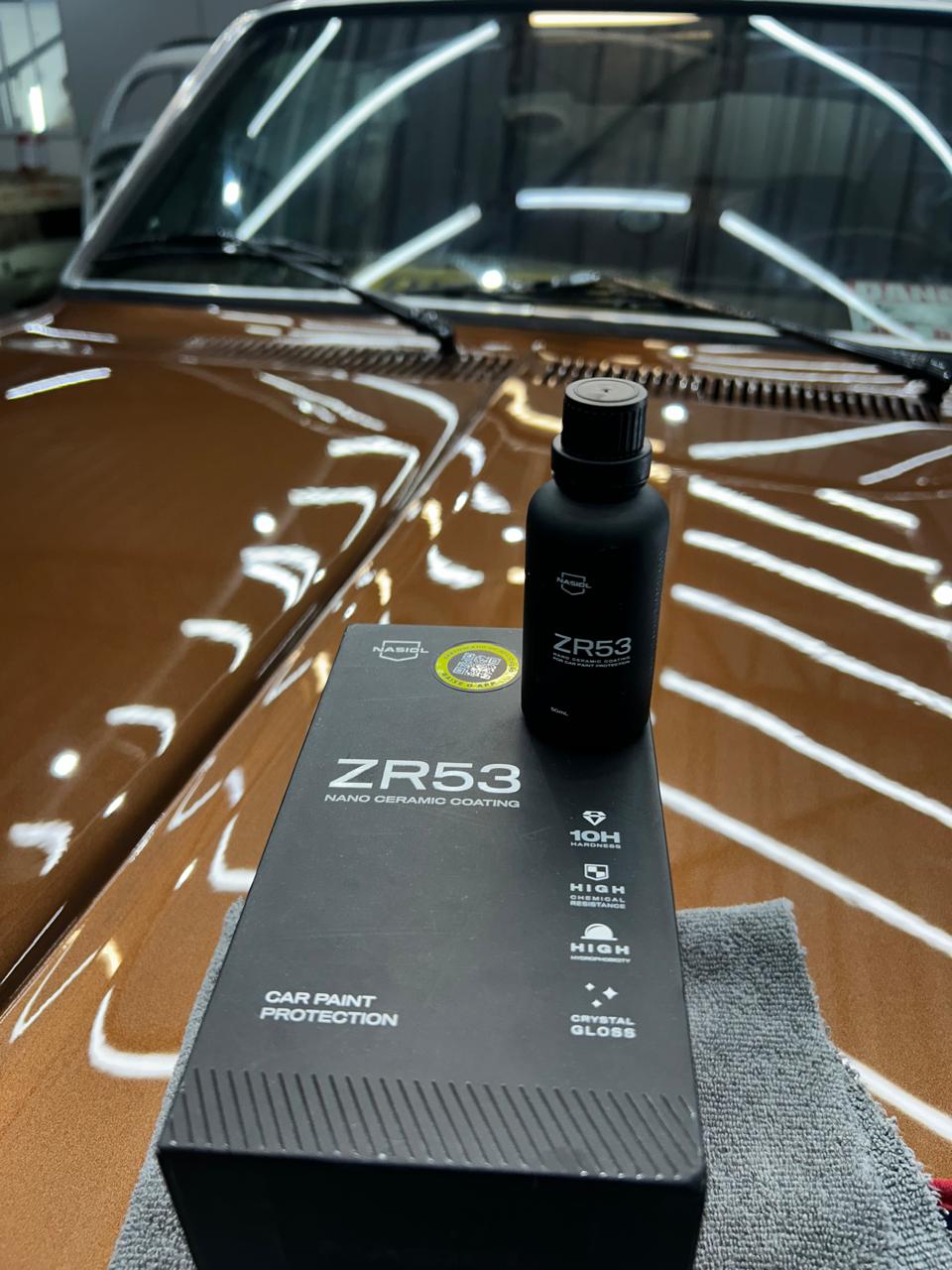 Aplicação de vitrificação cerâmica (Nasiol ZR53) em carro antigo — proteção de pintura de longa duração